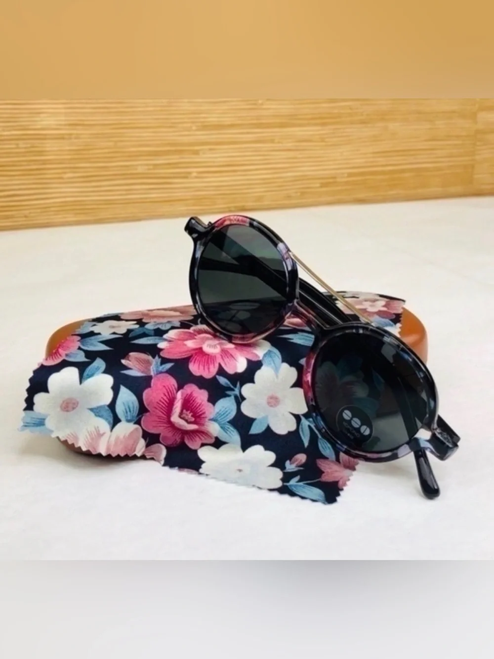 KOMONO Pink Floral Round Women's Sunglasses NEW feminine Cottagecore
